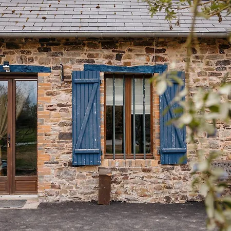 Les De La Cour Au Mercier Holiday home *