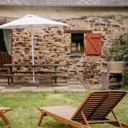 Les De La Cour Au Mercier Holiday home
