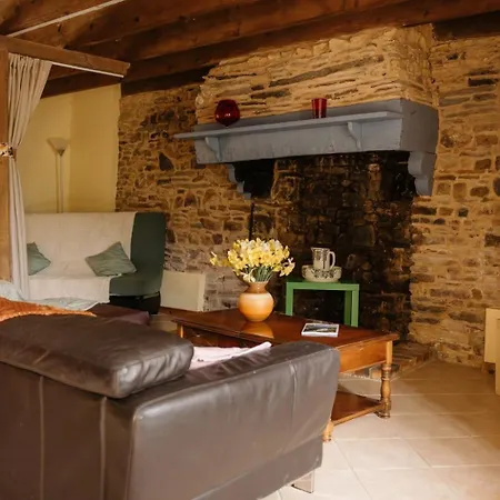 Les De La Cour Au Mercier Holiday home *
